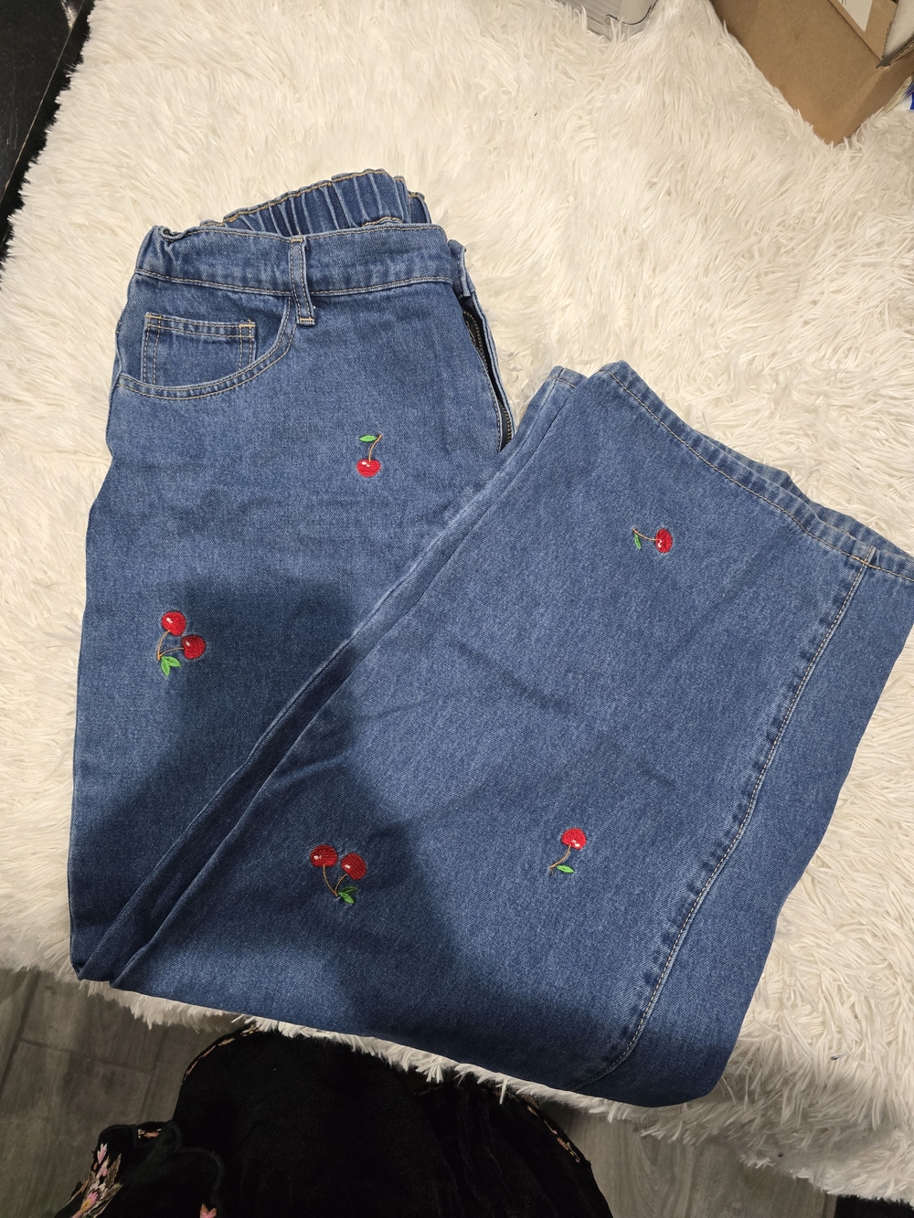 SHEIN Curve 1XL Cherry Embroidered Jeans Blue Denim Elastic Waist